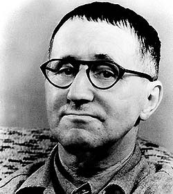 БРЕХТ, Бертольт